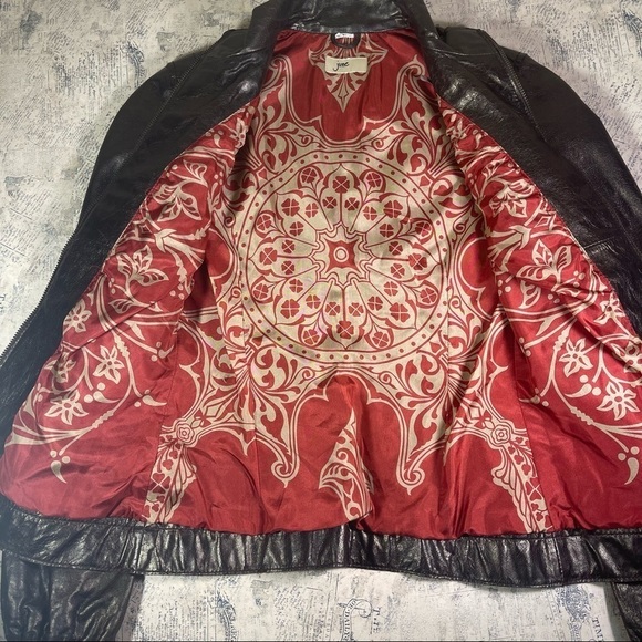 June leather jacket with velvet and stitches decorative details - Picture 7 of 12